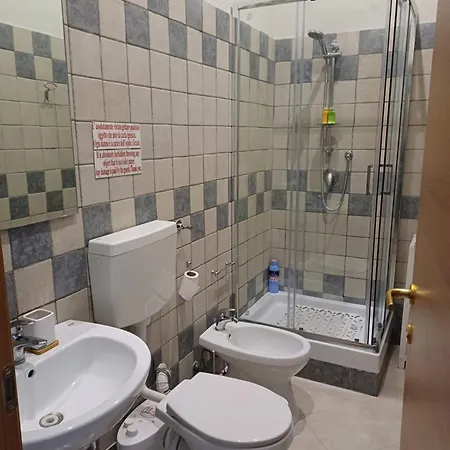 Oda ve Kahvaltı Metronapoli 4*